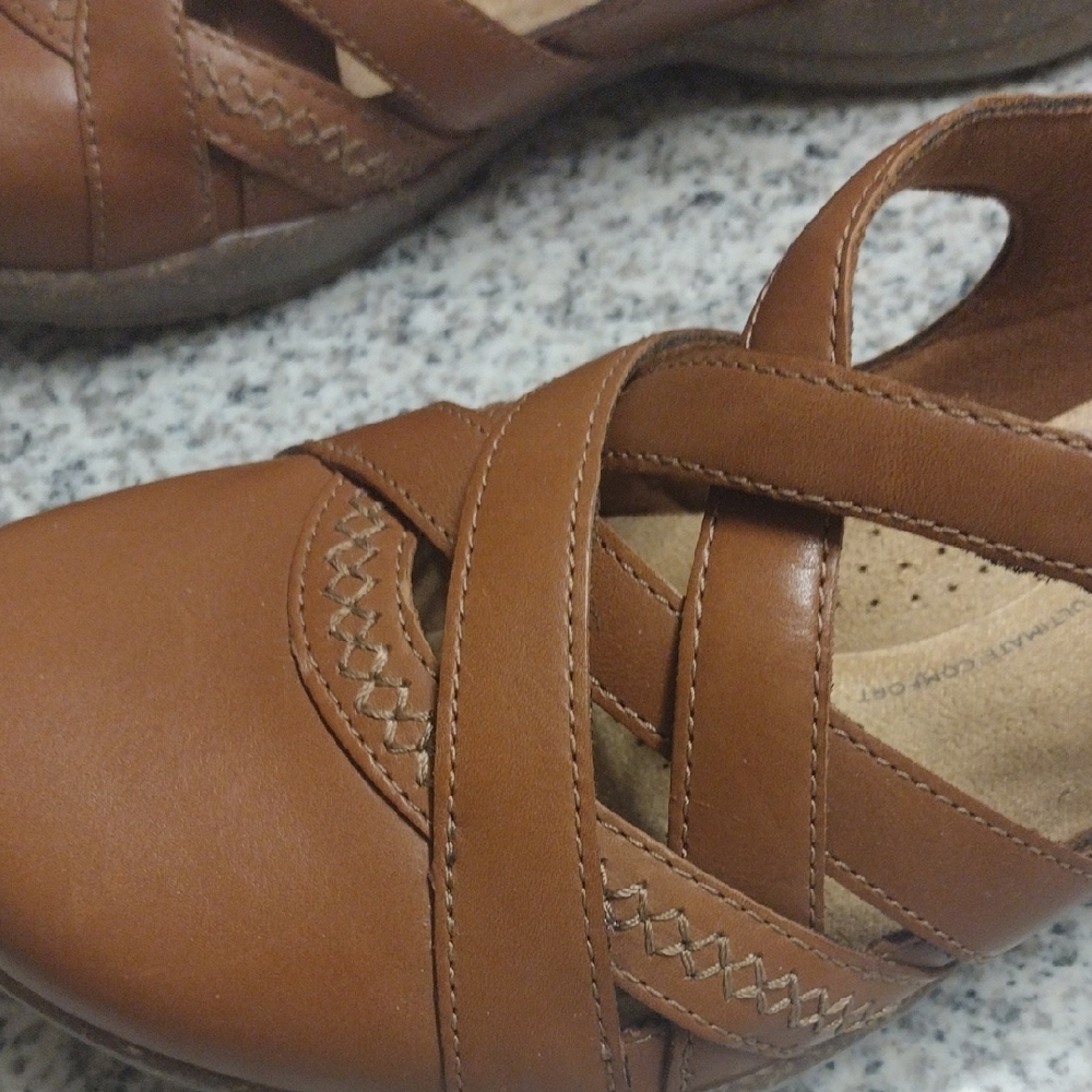 Clarks Brown Leather Crisscross Strap Flats - Picture 2 of 6